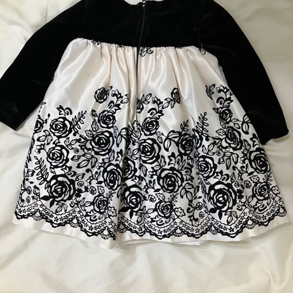 Dress - Picture 3 of 3